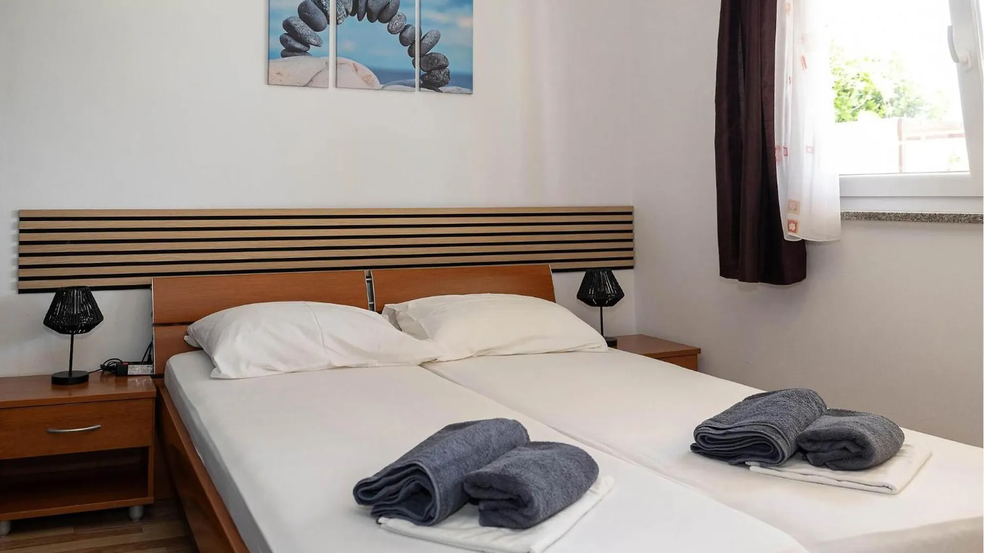 2 Bedroom Stunning Apartment In Dramalj 0*,